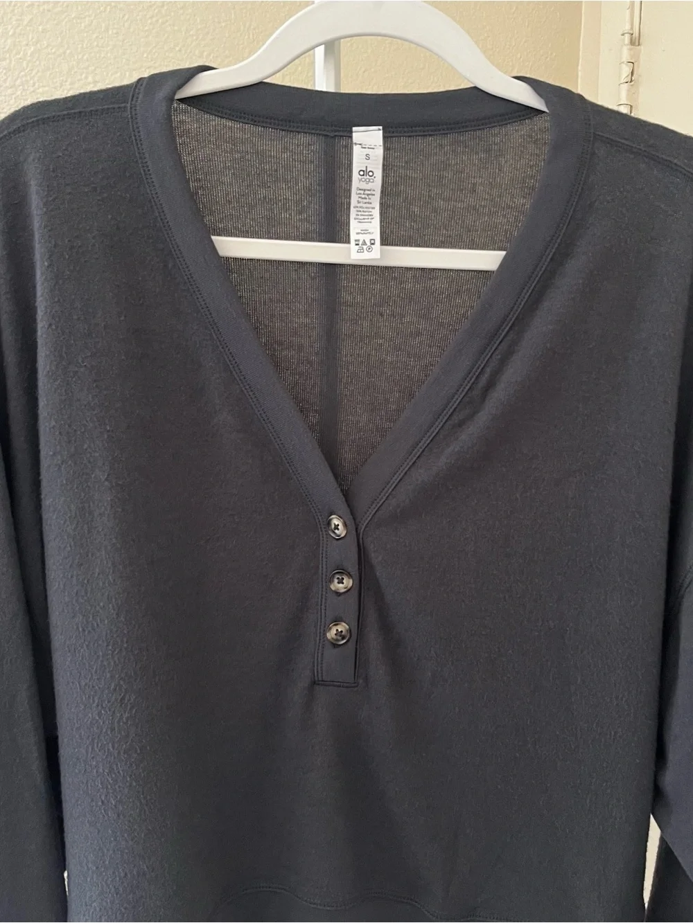 Alo Yoga Alolux Soho Cropped Henley Long Sleeve Grey Size S